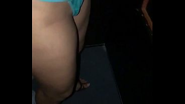 Distribui minha buceta na casa de swing Hotwife calientte brasileira vai para casa de swing e distribui a buceta para os machos arrombar e o marido corno so filma