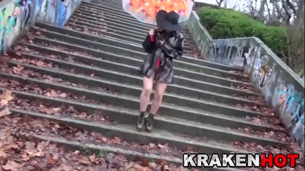 Play MP4 - Provocative AyesaX showing her body at the park