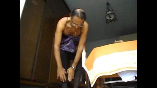 DSCN3499.AVI me,crossdresser, at my step mother'_s in law bedroom