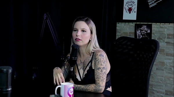 Era assediada no trabalho foi capa da sexy os pais n&atilde;o sabem que ela faz porn&ocirc; e era a puta da escola baby fire sheer red 