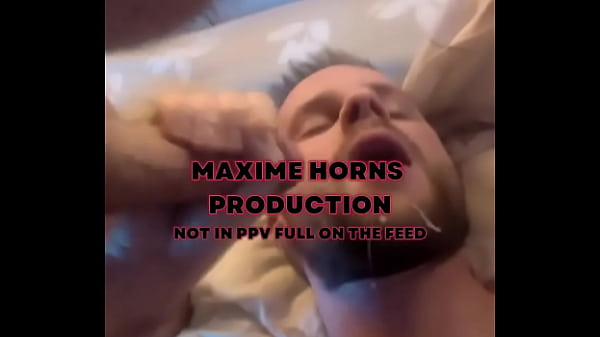 Quand un Daddy te prend comme il en a envie..Il m&rsquo;a bais&eacute; avec puissance et m&rsquo;a offert une belle finition su... 