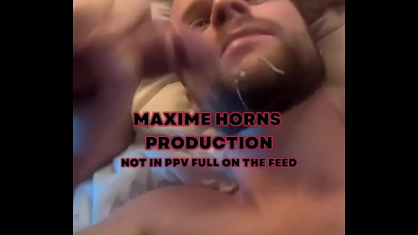 Quand un daddy te prend comme il en a envie m&rsquo;a bais&eacute; avec puissance et m&rsquo;a offert une belle finition su 