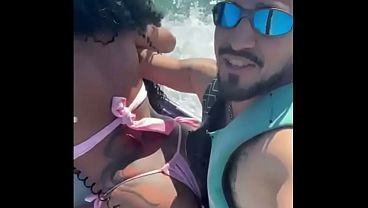 Nonton Novinha Brasileira Deliciosa Da Perdido No Corno Manso E Vai Fuder O Instrutor De Jetski No Mar. thumbnail