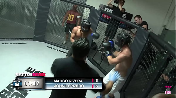 Mulani loves to play around with a big cock 