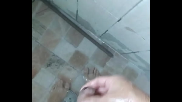 Cleaning my cock ?? 