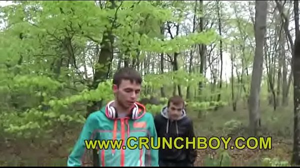 Play MP4 - minets baisent en foret exterieur exhib twinks