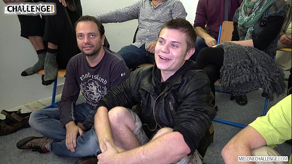 Full class of people see live fat boy's fail with Mea Melone