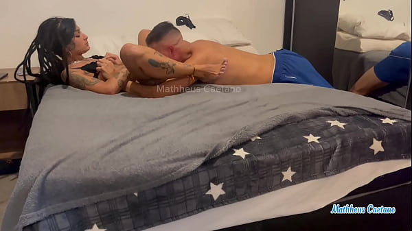 Fiquei sozinho com a melhor amiga da minha esposa macetei a bucetinha dela e ela gemia de tes&atilde;o na minha pika 