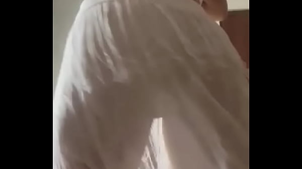 Selene does a cock-warming dance (part 1) 