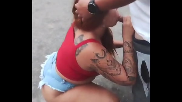 Ruiva Da A Buceta No Carro De App Na Corrida Compartilhada E Faz Um Boquete No Motorista thumbnail