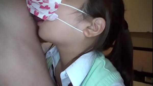 服を着てても隠し切れないくらいの爆乳hカップを撮影させてもらった。 thumbnail