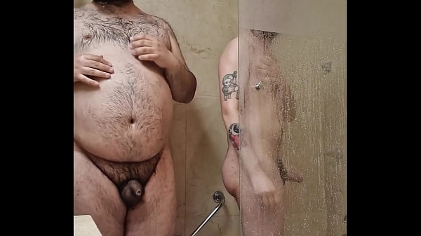 Osos duch&aacute;ndose juntos 