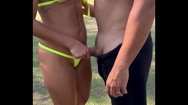 Nonton Rodeada De Homens Em Dogging No Estacionamento Do Russo thumbnail