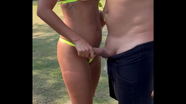 Play MP4 - Rodeada de homens em dogging no estacionamento do Russo