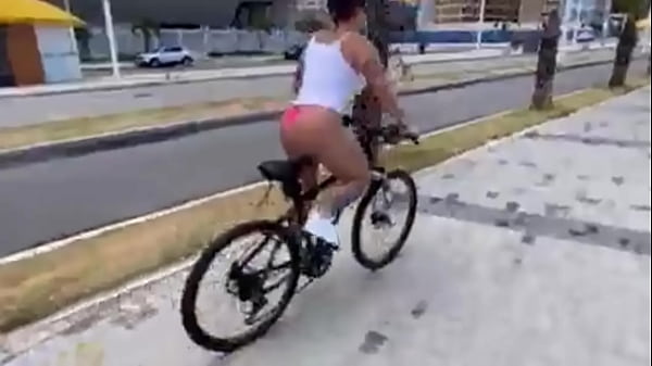 Play MP4 - Bota a saia e vem pra rua na sua bicicletinha que eu quero ver a cor da sua calcinha