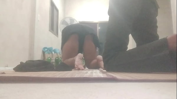 Nonton Look How This Gets Her Pussy Wet While She Is Fucked By Her Boss's Huge Cock thumbnail