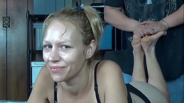 A hot woman like aurora cromwell can always tell when a session guy is posing as a legit photographer it's really easy t 