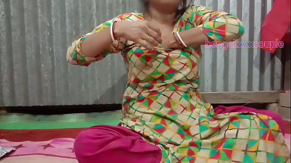 Play MP4 - सेक्सी बंगाली हॉट xxx मोडल टुम्पा उसकी चुत पे उंगली घुसाके सेक्स की मजा लिया।