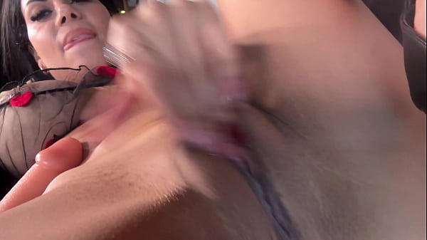 Me masturbo y me meto el dildo en mi co&ntilde;o keshaortega