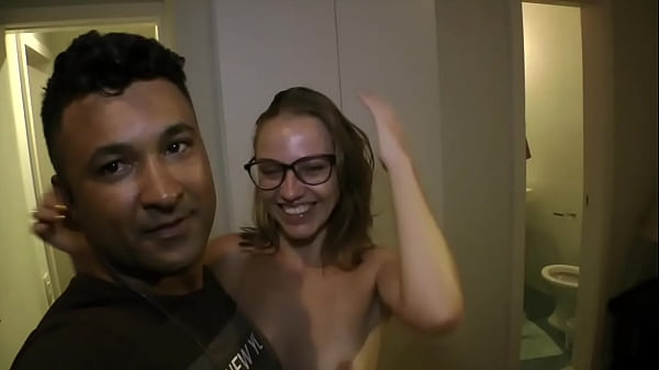 Juju Nos Bastidores Do Porno thumbnail