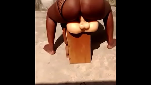 Elvie slutty sexy en ext&eacute;rieur partie 3