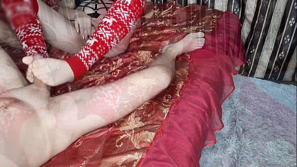 Abeauty_masturbates in honor of_the New_Year