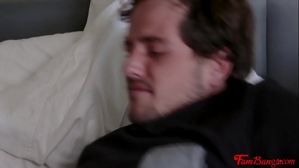 Play MP4 - Stepmom Fucks Stepson In - Crystal Rush