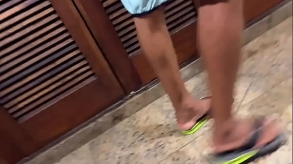 Play MP4 - O entregador do IFood deixou eu cheirar os seus p&eacute;s