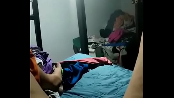 Play MP4 - Se masturba y se viene