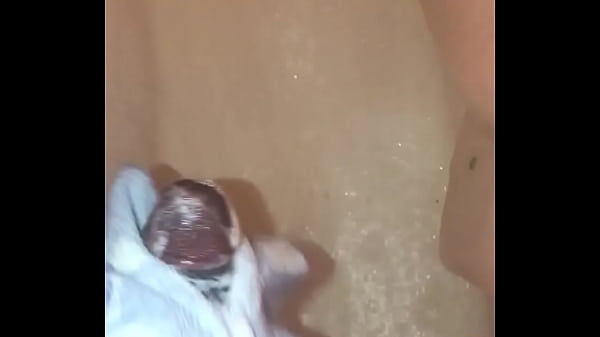 Play MP4 - Shower masturbation