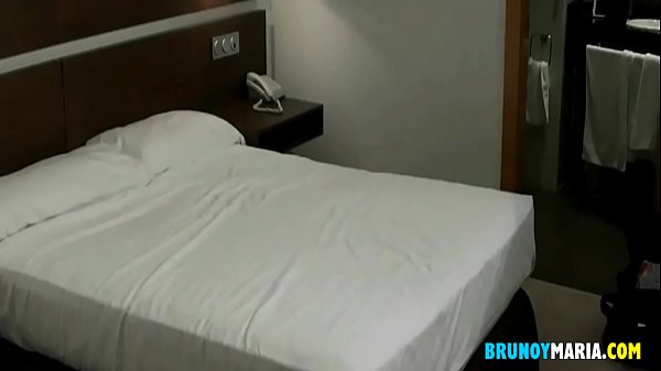 Le hice un salvaje squirting y me la foll&eacute; era la chica del servicio del hotel