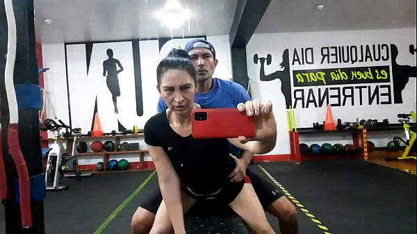 Alquil&eacute; Un Gimnasio Y La Pechocha Me Encontr&oacute; Para Tener Sexo thumbnail
