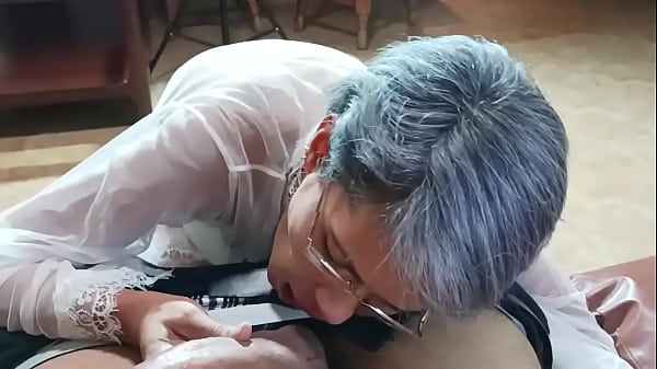 I fuck my stepmother on the furniture of the house while daddy cooks what a great fuck she swallows my semen