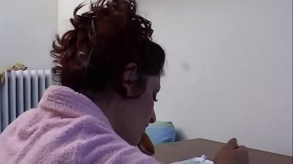 Alla moglie del sesso bondage piace che il marito domini