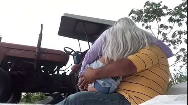 Dando O Cuzinho No Meio Do Mato thumbnail