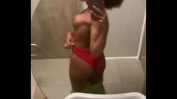 Play MP4 - Y por qu&eacute; tardaste tanto en el ba&ntilde;o&quest;Yo en el ba&ntilde;o&colon;