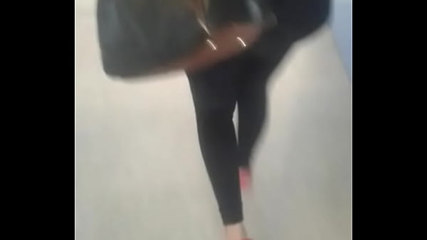 Perfect booty in leggins 