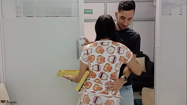 Milf Culona Es Follada Por La Polla De Su Vecino Para Quitarle La Calentura - Creampie Sdproducciones thumbnail