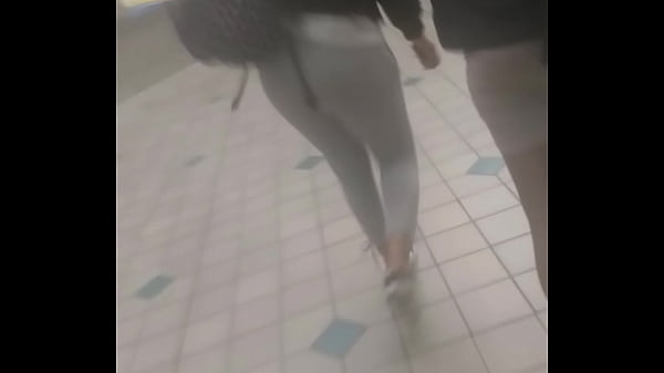 Young big_butt in_sweats