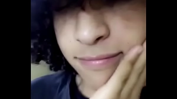 Novinho fudendo com a garrafa de catuaba