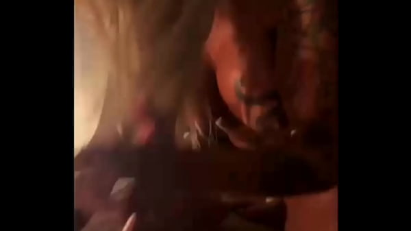 Milf com plug no rabinho pra voc&ecirc; 