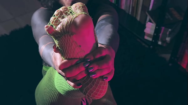 My feet are ready for your face 