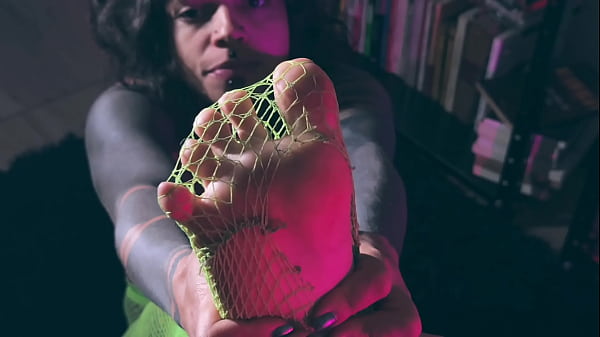 My feet are ready for your face 