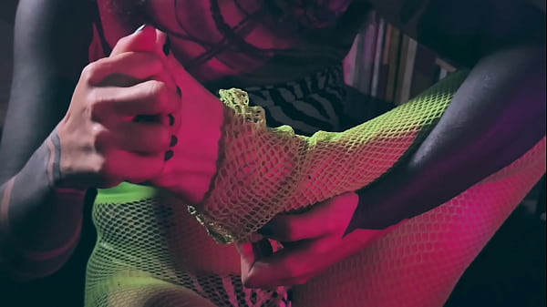 My feet are ready for your face 