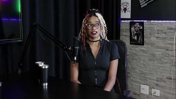 Ela explica como começou no pornô criou uma_fanfic por tesão realizou uma dp e é questionadora de_padrõesNaomi Campos SHEER RED