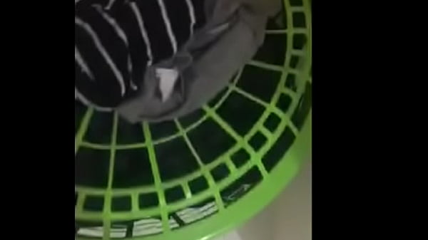 Batendo umacom as_calcinhas usadasda cunhada