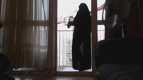 musulmane danse devant un grutier 