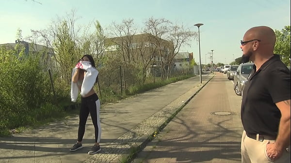 Notgeiler hässlicher alter_Typ fickt junge_18jähres Teen für Instgram Fame