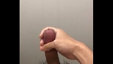 Nonton お風呂場で射精　よく飛ぶ thumbnail