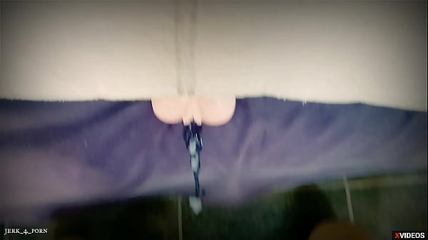 Vous prenez cette bite pendant qu'il &eacute;clate de sperme en g&eacute;missant fort dans votre chatte